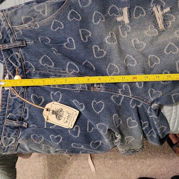 NWT Easel Heart Distressed Jeans - Picture 10 of 12